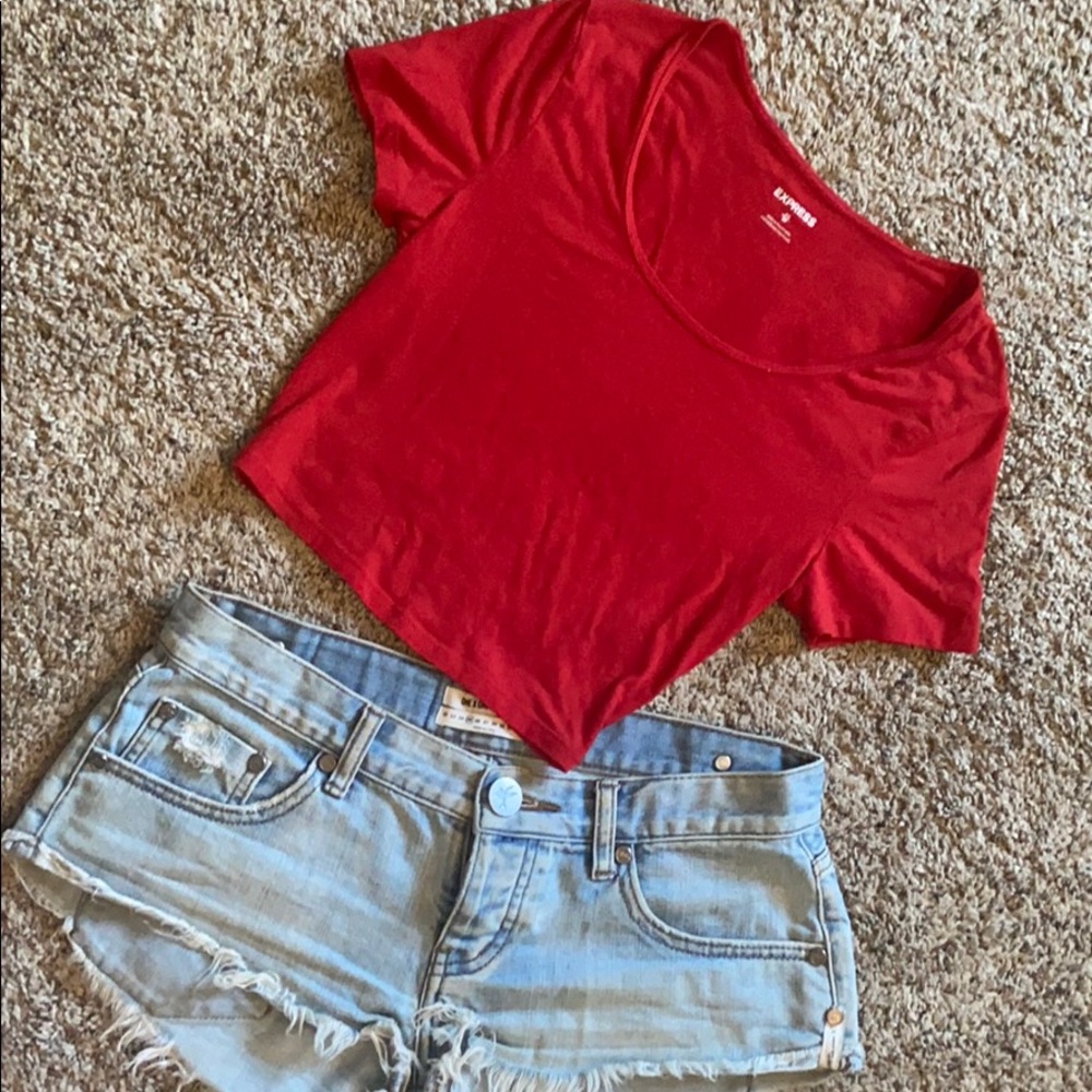 ❌DONATED❌ ✨3 for $10✨ NWOT. Red crop t shirt